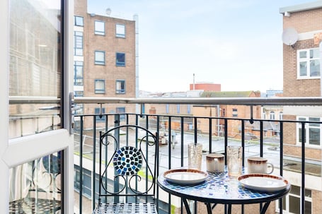 Apartment | Outdoor dining