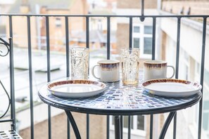 Apartment | Outdoor dining