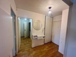 Interior - VUE Tour Eiffel - Métro - Wifi - Parking- Top Hôte (Saint-Denis)