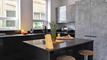 Dishwasher, high chair