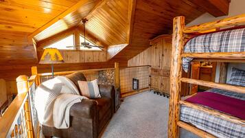 2 bedrooms, iron/ironing board, WiFi (free), bed sheets
