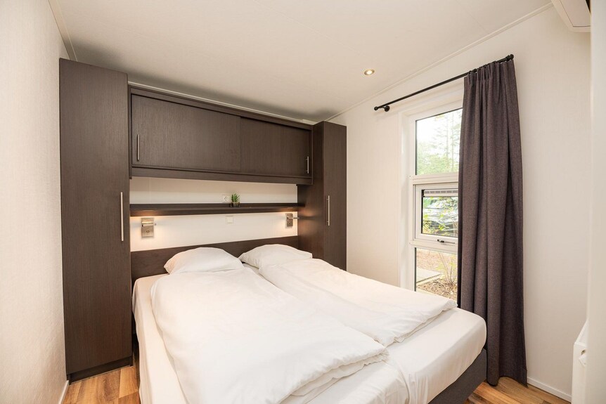 Zand Lodge Ist Ein Charmantes Chalet Für 6 Personen In Der Veluwe, Mit Einem Warmen Holzinterieur, Vollausgestatteter Küche Und Einer üBerdachten Terrasse. - Apeldoorn