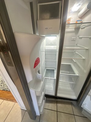 Interior - The Corner Nest - Bright & Cozy 1BR in University District, Walk Everywhere (Albuquerque)