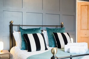 2 bedrooms, iron/ironing board, travel cot, free WiFi