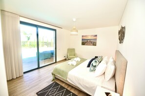 3 Schlafzimmer, Schreibtisch, Bügeleisen/Bügelbrett, Reisekinderbett