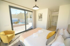 3 bedrooms, desk, iron/ironing board, travel cot - Villa Serena - Exquisite Villa in São Martinho do Porto with Private Pool (São Martinho do Porto)