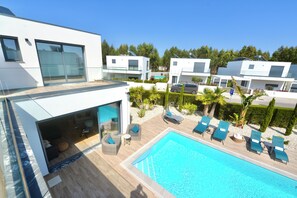 Outdoor pool, a heated pool
