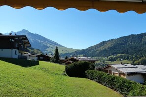 Property grounds - 1st floor, view mountain, balcony, fireplace or stove, tv, ski locker, 55m², La Clusaz (La Clusaz)