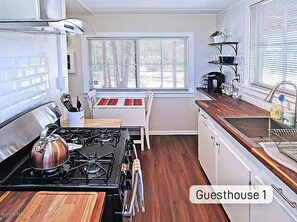 Private kitchen - Historic 1920 Farmhouse (Tucson)