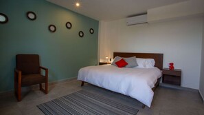 1 chambre, coffre-fort pour ordinateur portable, bureau