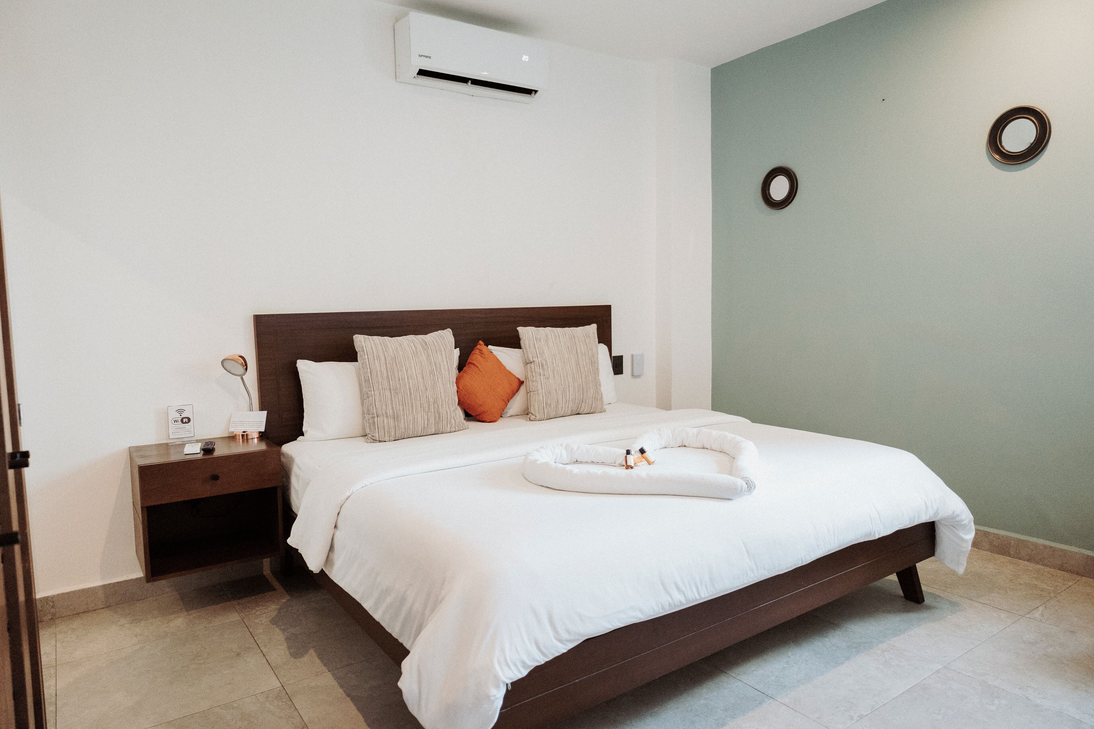 1 bedroom, in-room safe, desk, laptop workspace