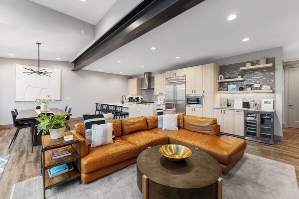 شقة (4 Bedrooms) | واجهة المنشأة