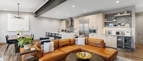 อพาร์ทเมนท์ (4 Bedrooms) | ด้านหน้าที่พัก