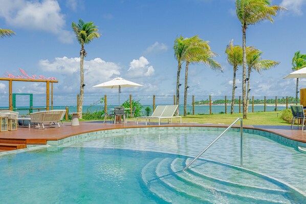 Pool - IT83 Beautiful Bungalow with 4 Suites - Beachfront - Marluá (Camaçari)