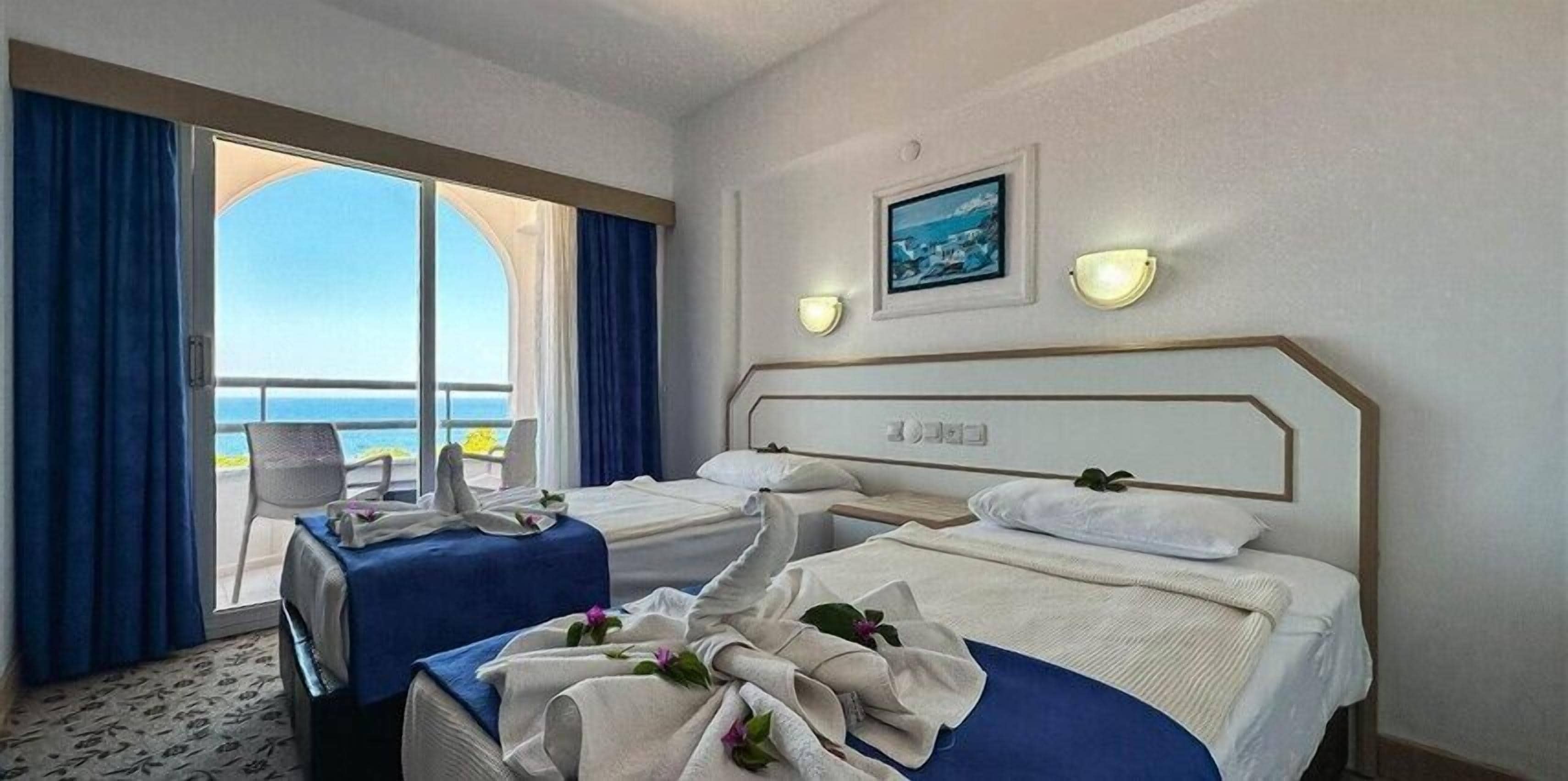 Habitación Confort, balcón, vista al mar | Escritorio y wifi gratis 