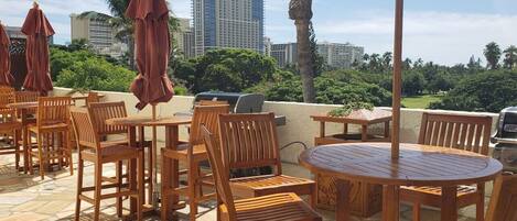 屋外ダイニングエリア