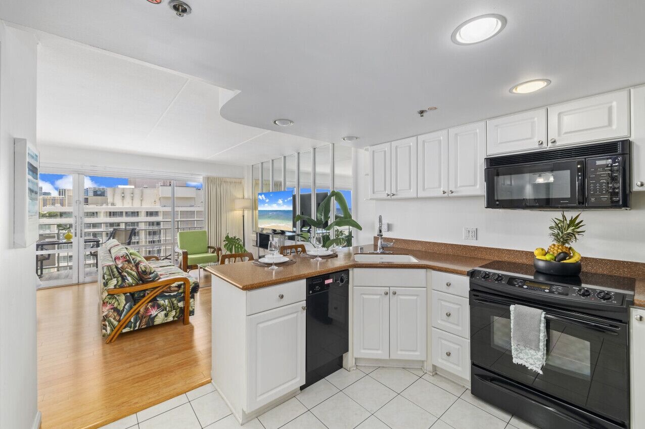 雪櫃、微波爐、焗爐、爐具