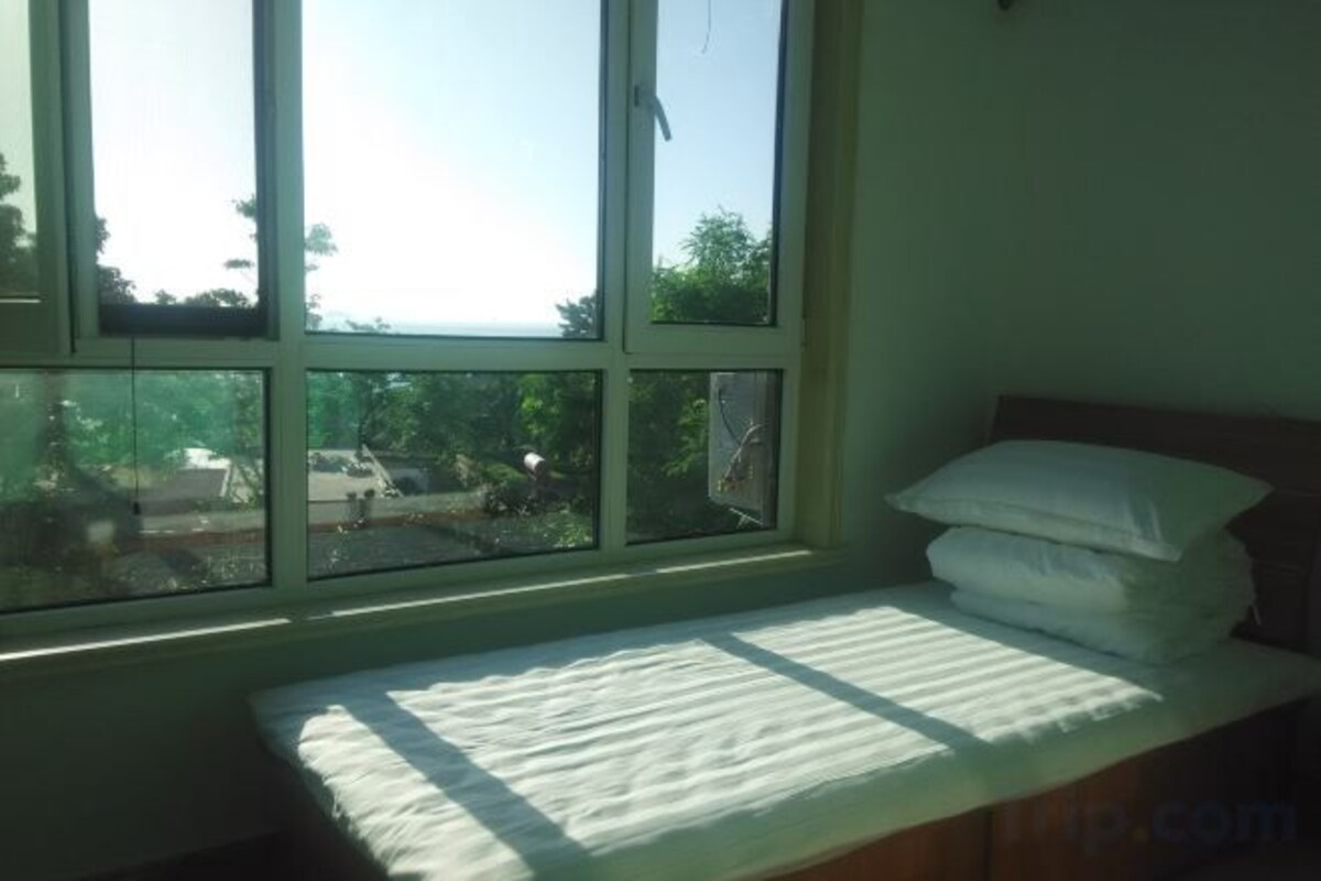 Sea-View Sunrise Triple Room - Clean and Bright