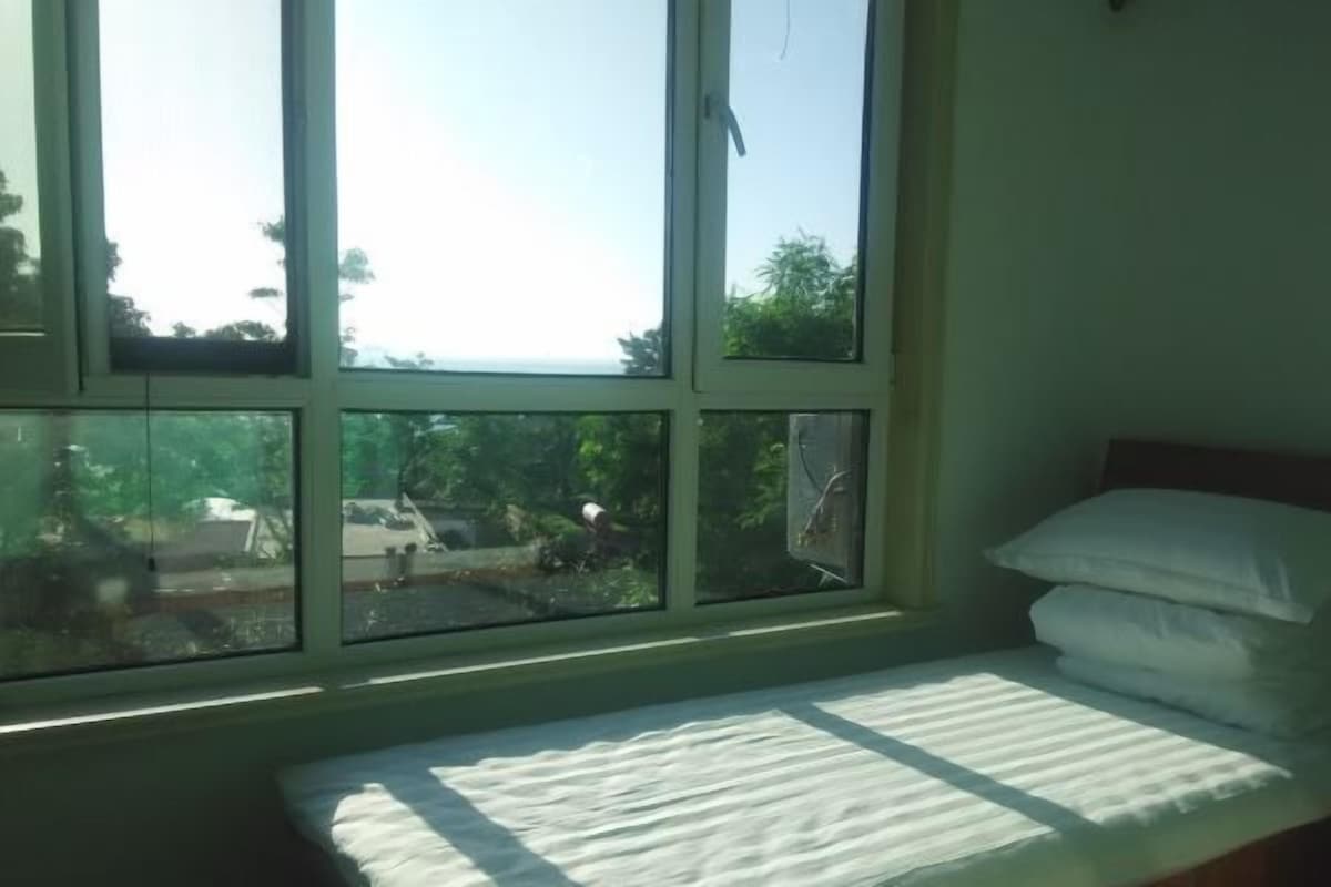 Sea-View Sunrise Triple Room - Clean and Bright