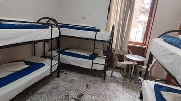 Bügeleisen/Bügelbrett, kostenloses WLAN, Bettwäsche