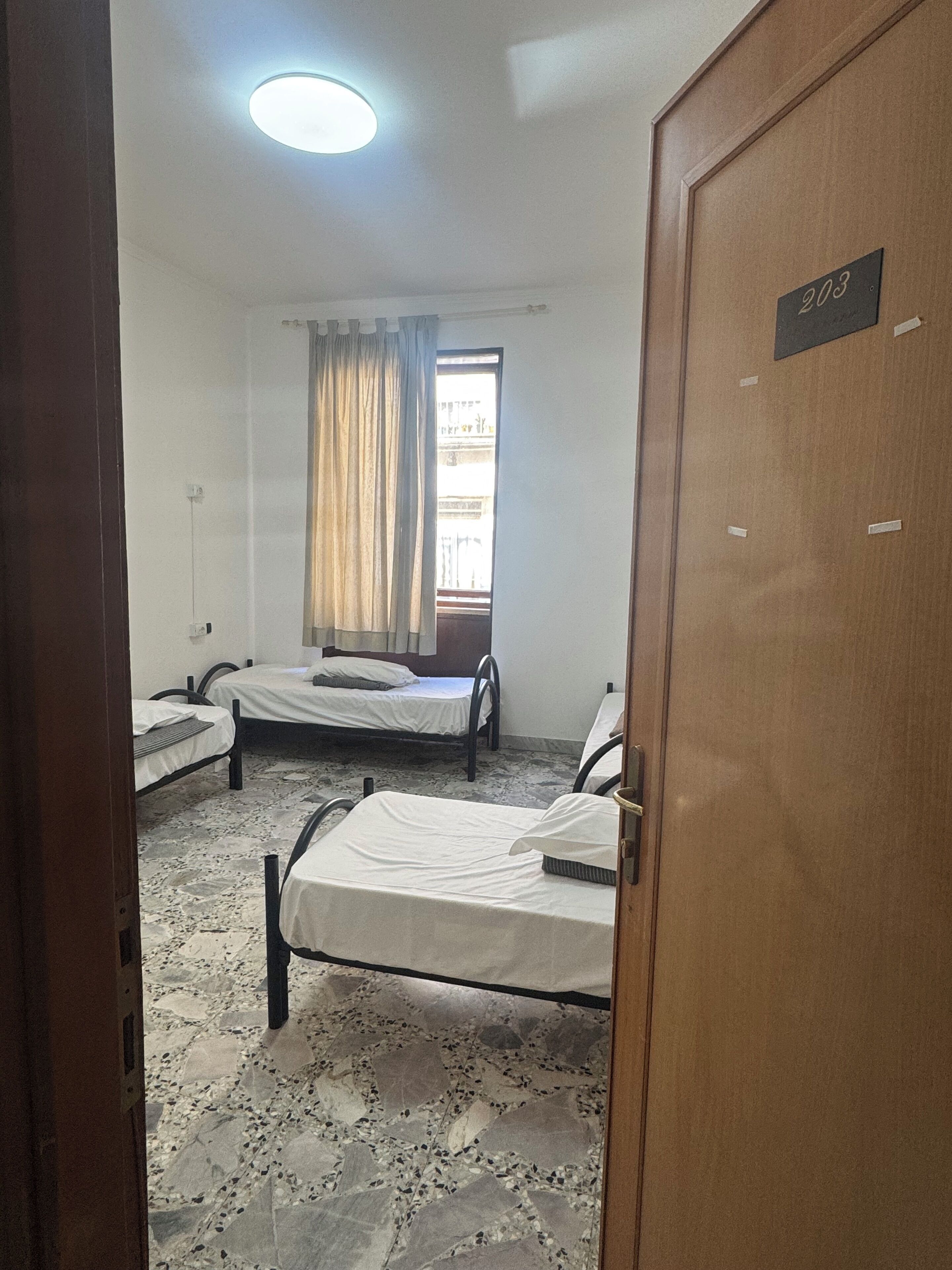 Bügeleisen/Bügelbrett, kostenloses WLAN, Bettwäsche