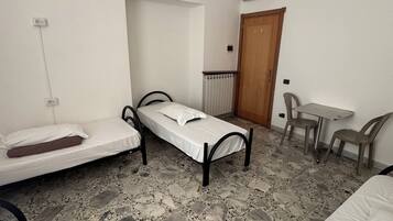 Bügeleisen/Bügelbrett, kostenloses WLAN, Bettwäsche