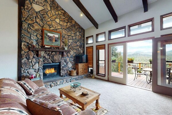 Living area - Bugle Point - Unit I1 (Ruidoso)