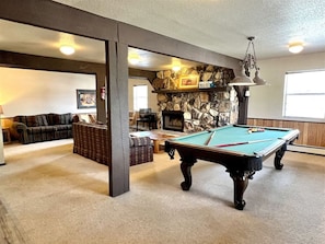 Télévision, cheminée