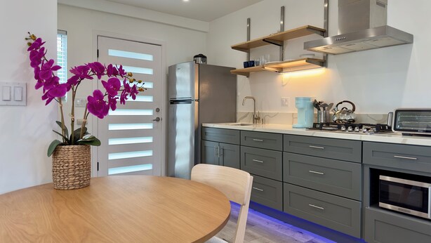 Unclassified image, 1 of 30, button - Chic studio with AC and WiFi in fabulous Los Angeles (Los Angeles)