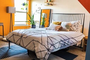 3 bedrooms, WiFi, bed sheets - Charming 3 BR Sunny South Dallas Home
(Dallas)