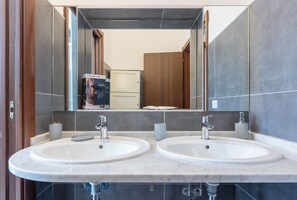 Classic-Doppel- oder -Zweibettzimmer, Blick auf den Innenhof