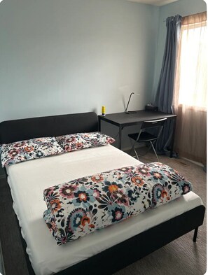 1 habitación, tabla de planchar con plancha, wifi gratis y ropa de cama 