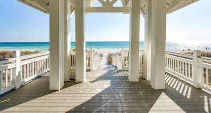 Sandy Feet: Private beach steps away, Heated pool, FREE golf cart, Luxury home
