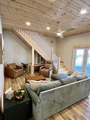 TV connectée, cheminée, baby-foot, table de tennis de table