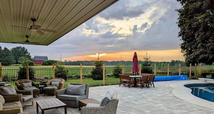 Modern Farmhouse, Pool House, Pool, Hot Tub, Pickleball, Sports Barn