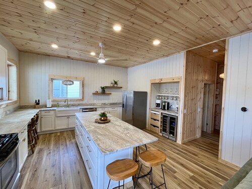 Modern Farmhouse, Pool House, Pool, Hot Tub, Pickleball, Sports Barn