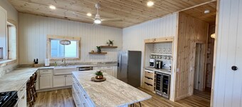 Modern Farmhouse, Pool House, Pool, Hot Tub, Pickleball, Sports Barn