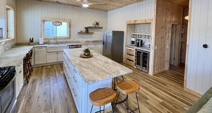 Modern Farmhouse, Pool House, Pool, Hot Tub, Pickleball, Sports Barn