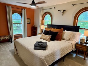 8 bedrooms, desk, iron/ironing board, travel cot