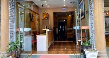 Baoxing Jiayuan Hotel