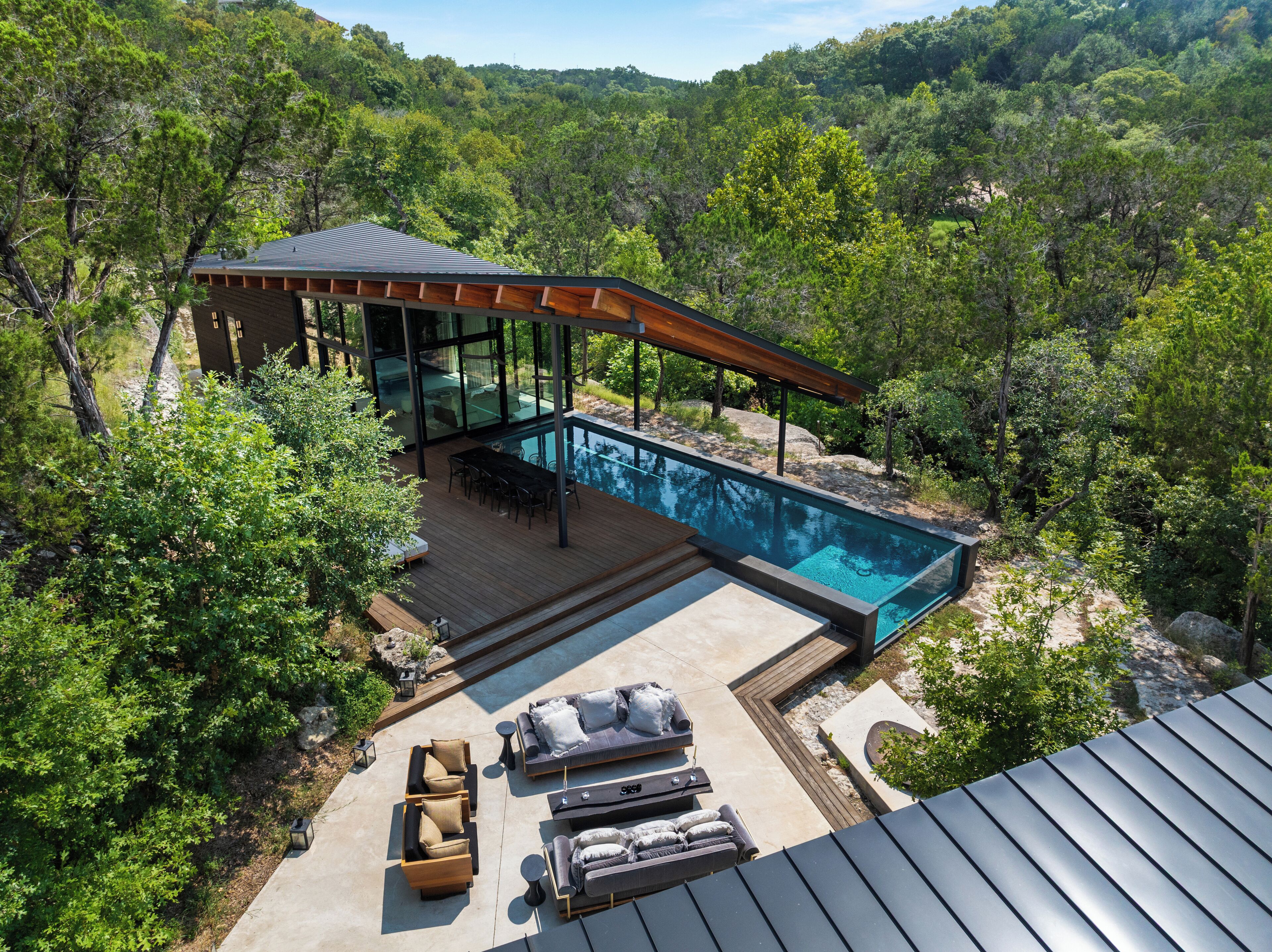 Stunning Glass House in Austin w/pool