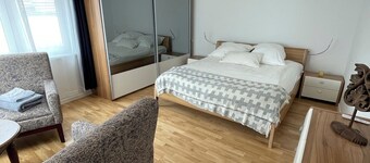 Comfortable 2-bedroom apartment with WiFi in Lovely Plieningen!