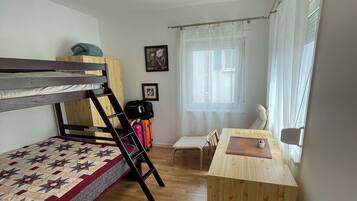 2 bedrooms, desk, iron/ironing board, free WiFi