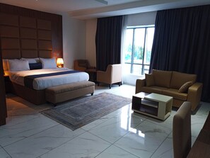 Comfort Room, Balcony, City View | Desk, laptop workspace, free WiFi - De Palms Hotel Port Harcourt (Port Harcourt)