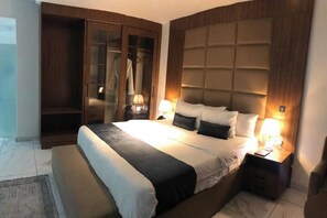 Comfort Room, Balcony, City View | Desk, laptop workspace, free WiFi - De Palms Hotel Port Harcourt (Port Harcourt)