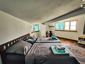 5 chambres, fer et planche à repasser, lit parapluie, Wi-Fi gratuit