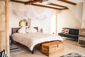 5 bedrooms, iron/ironing board, travel cot, free WiFi - 
Charming 5-bedroom Villa with WiFi, AC and private Pool in rustic Brusje





 (Brusje)