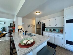 Fridge, microwave, oven, stovetop - Layzie Dayzie House | Downtown San Luis Obispo, CA | Near Beach & Trails (San Luis Obispo)