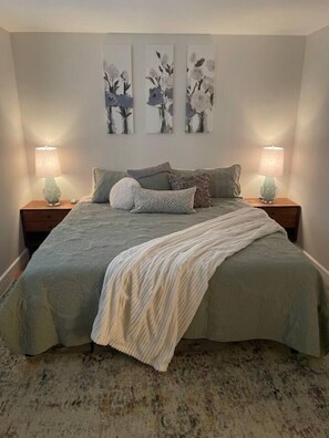 2 bedrooms, travel cot, free WiFi, bed sheets - Layzie Dayzie House | Downtown San Luis Obispo, CA | Near Beach & Trails (San Luis Obispo)