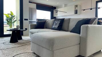 Smart TV, libri, impianto stereo